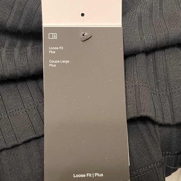 NWT..Nike Black Ribbed Long-Sleeve Crew with White Swoosh - Picture 3 of 7